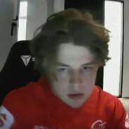 最后的轻语下放的陀螺