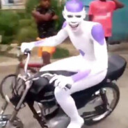 GRANDE FREEZA ANDANDO DE MOTO