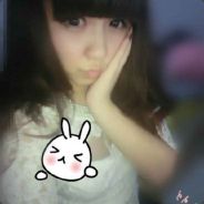 坐在路边一老奶奶