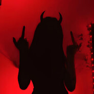 M(><)