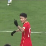 韦世豪暴打南野坨屎