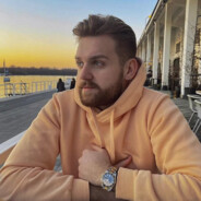 干拉白给玩手机