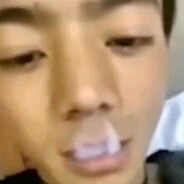 理塘微笑少年尼古丁真