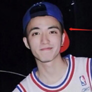 斜刘海遮住左眼角的泪