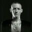 Po}i{iloy Chester Bennington