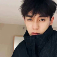 蹲在厕所吃螺蛳粉