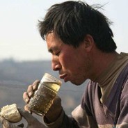 地上有屎踩着玩