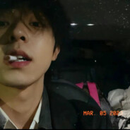 干拉白给刷抖音.