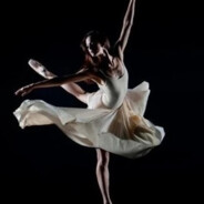 我在弹火里翩翩起舞