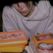 被舍友抢剑被迫成为男