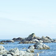 安静关音，注视水流