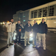 на колени на коле