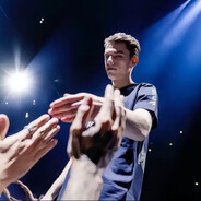 擅长360°给小洞捡把AK47