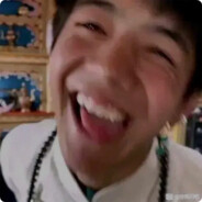 时不时轻声说藏话以掩饰害羞的邻座丁真同学