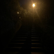 对面的女孩看过来