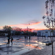 大本钟下寄快递上面开摆下面寄