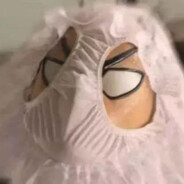 一条胖次头上戴