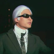 除夕街头即将放飞理想的有志青年-吕小布