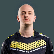 т.е. этот лысый - steam id 76561199026331644