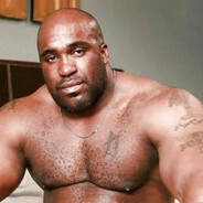 На аватарке илья