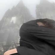 в ногах сука