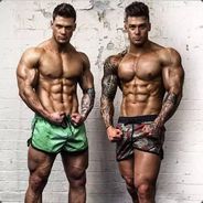 哈哈快跑，你老婆来了