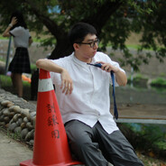 河堤上的薄荷貓