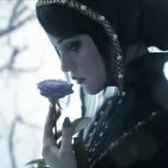 不选择逃跑反而主动接近我吗