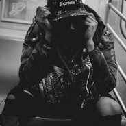 小心拿激光笔射你哦