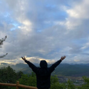 李小露的假奶亮了