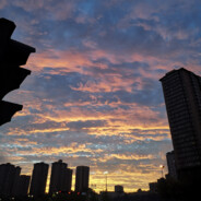 一水流为左右山