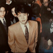 偷威斯克内裤偷闻被二段冲到墙上强吻