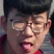 黑色镜框粉嫩舌，我叫