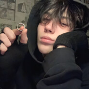 在匪二跟法洛幽会