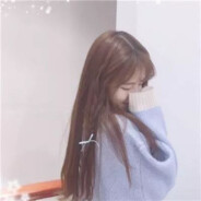 抱着鱼睡觉的猫