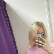 Надпись на курточке "Пизда"