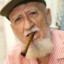 Abuelo fuma porro