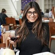 I love miya khalifa daget in bed