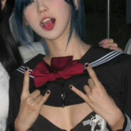 穿白色卫衣识极品人七