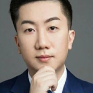 她出生自带两颗雷