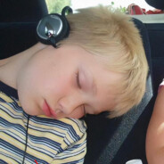 我将玫瑰藏于身后