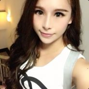 龙卷风摧毁停车场