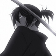 她说话有股孩子气.