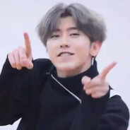 背带裤中分头，唱跳rap