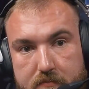 28岁大胡子卡车司机