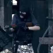 小玉快叫成龙过来，老爹我重伤倒地了