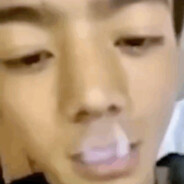 嘴叼利群准备进厂