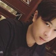 进洞吐痰的蟒蛇