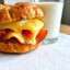 Pan con Queso y jamon + Leche