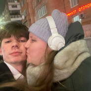 эта сука продаст